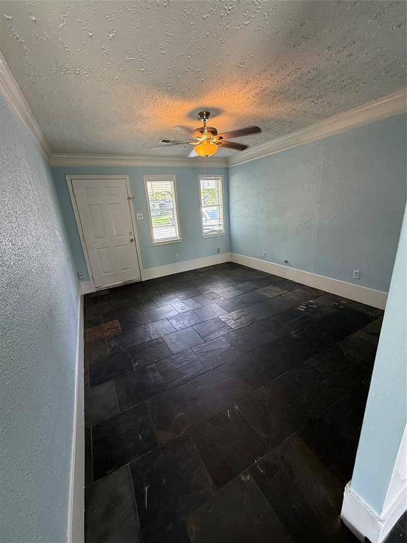 Houston, TX 77033,5711 Peacock ST
