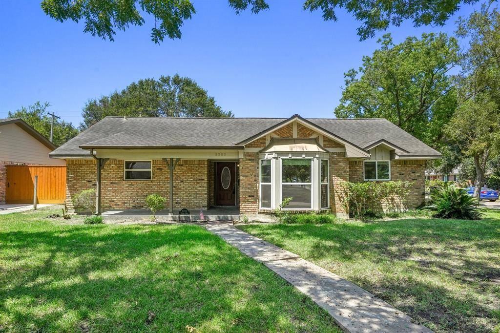 Houston, TX 77096,8202 Pontiac DR