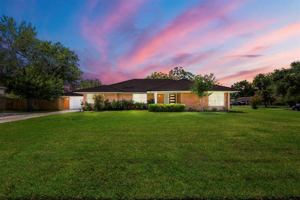 Houston, TX 77061,8202 Glencrest ST
