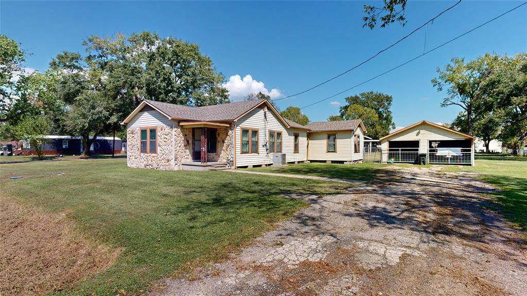 Highlands, TX 77562,203 S 6th st