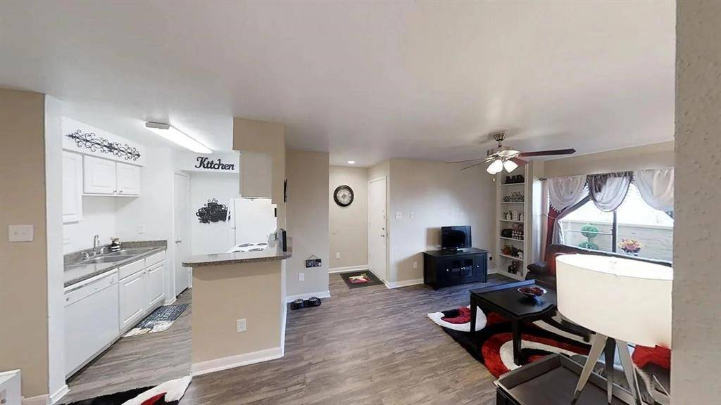 Humble, TX 77338,515 S Bender AVE #208