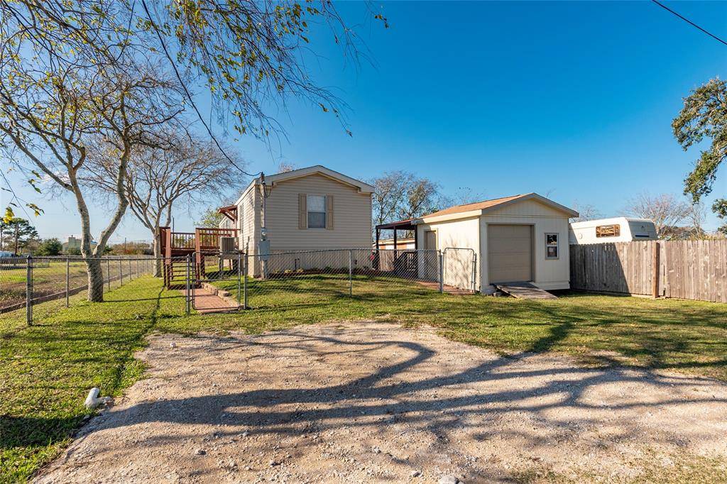 San Leon, TX 77539,950 12th ST