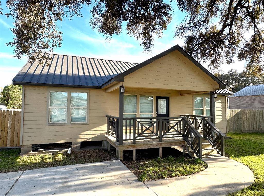 East Bernard, TX 77435,587 Stockton