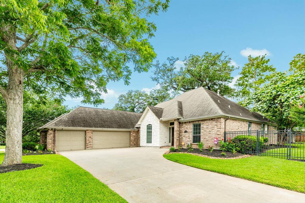 Lake Jackson, TX 77566,52 English Oak CT