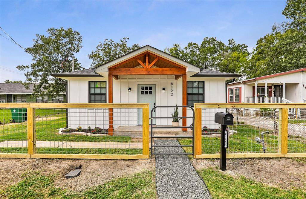 Houston, TX 77051,8122 Comal ST