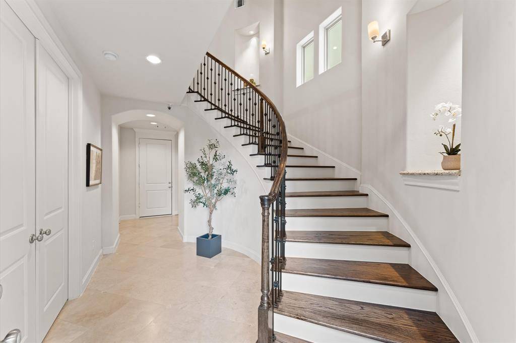 Houston, TX 77043,1705 Upland LKS
