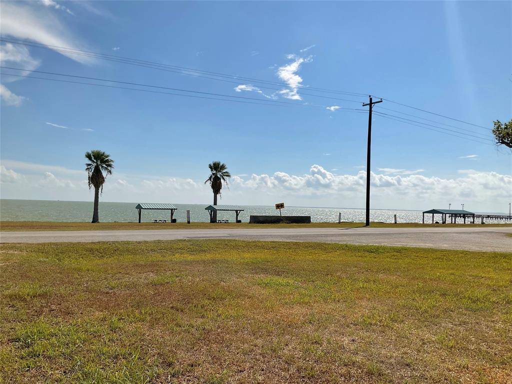 Seadrift, TX 77983,308 W Bay AVE