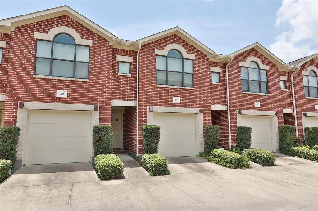 Houston, TX 77033,5941 S Loop E #702