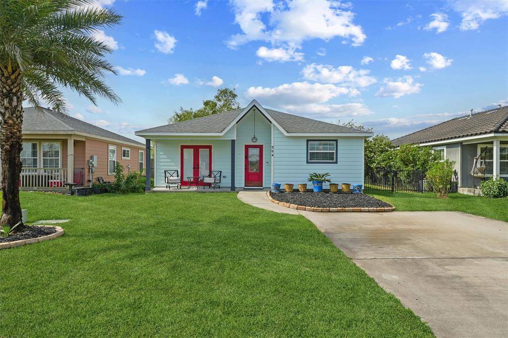 Dickinson, TX 77539,254 Debbie LN