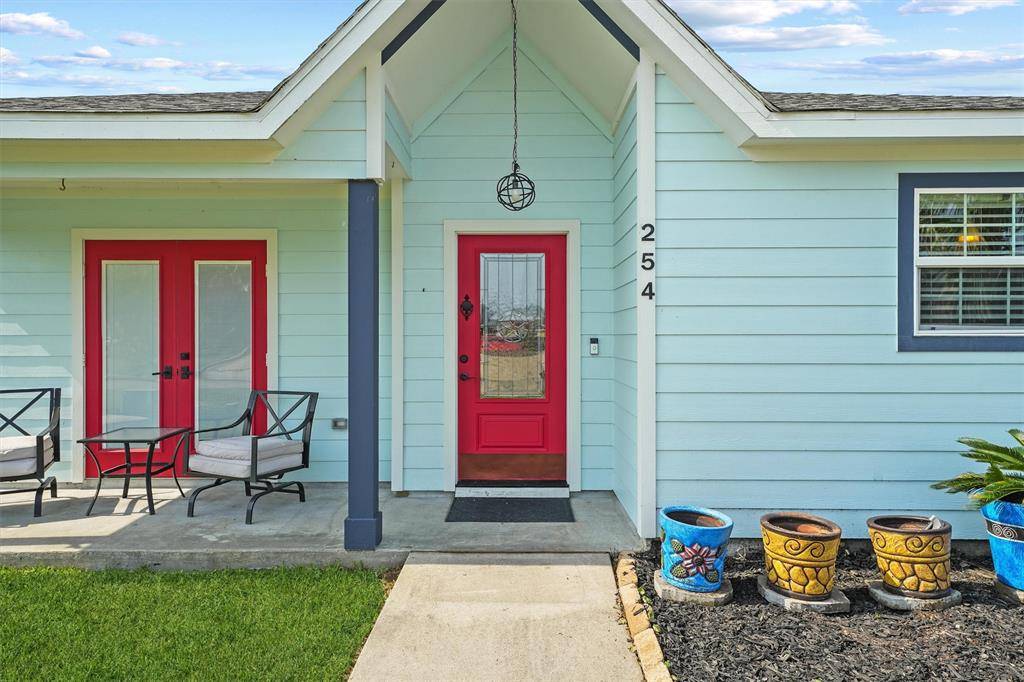 Dickinson, TX 77539,254 Debbie LN