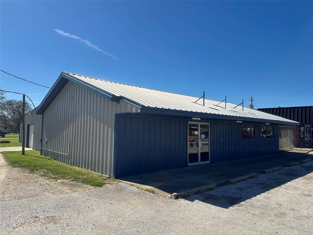 Eagle Lake, TX 77434,607 E Main ST