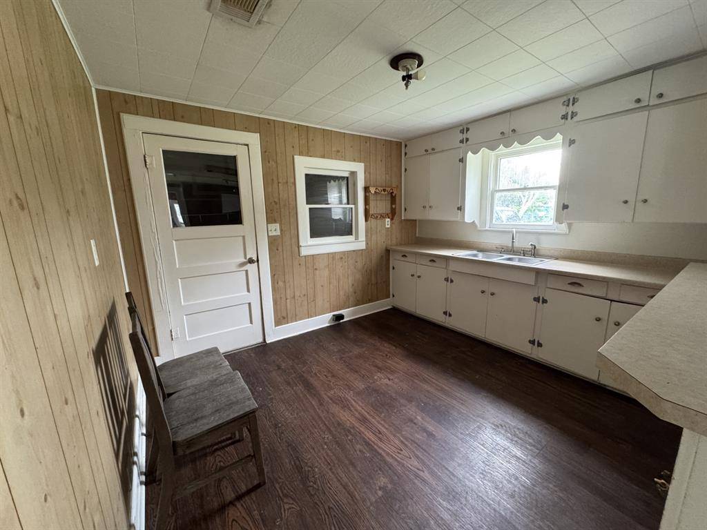El Campo, TX 77437,401 W 2nd ST