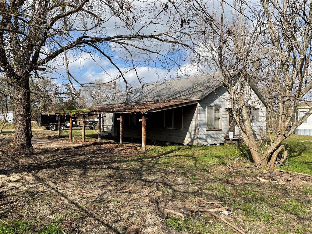 Somerville, TX 77879,300 Round House ST