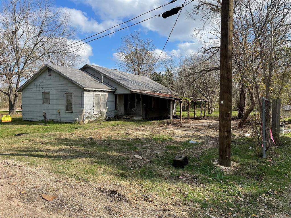 Somerville, TX 77879,300 Round House ST