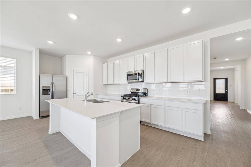 Willis, TX 77378,942 Garden Path DR