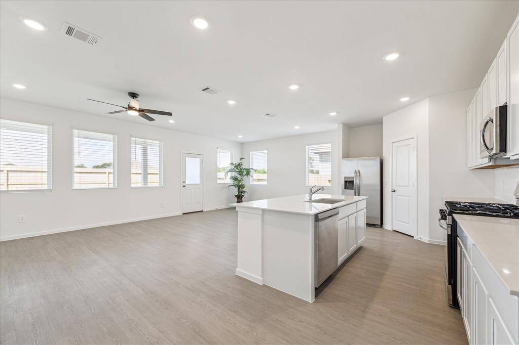 Willis, TX 77378,942 Garden Path DR