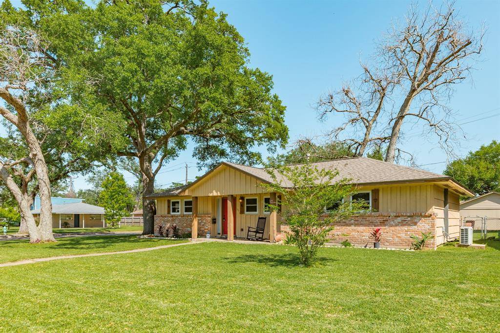 Lake Jackson, TX 77566,105 Mulberry ST