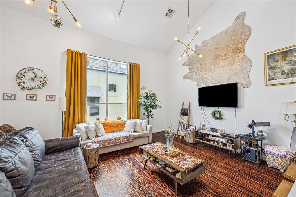 Houston, TX 77020,429 Meadow ST