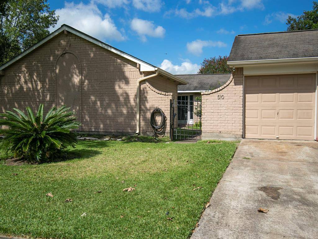 Friendswood, TX 77546,510 W Castle Harbour