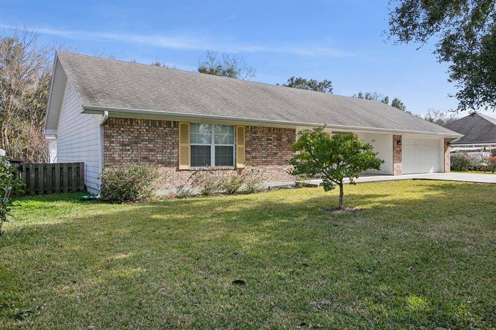 Winnie, TX 77665,815 1st ST