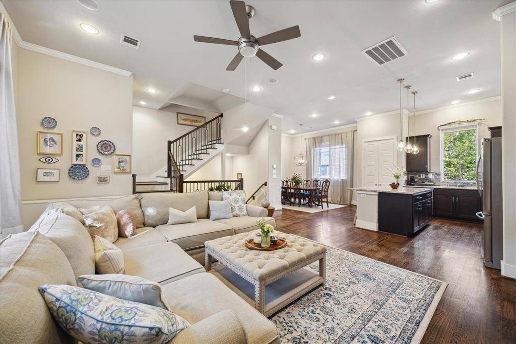Houston, TX 77008,250 W 28th ST