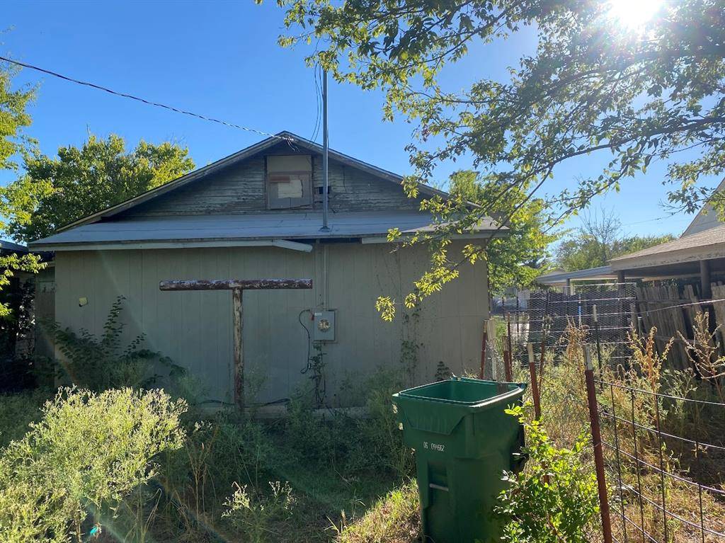 Electra, TX 76360,307 E Summit AVE