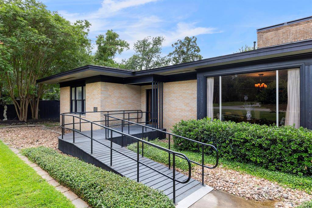 Conroe, TX 77301,1403 N Thompson ST