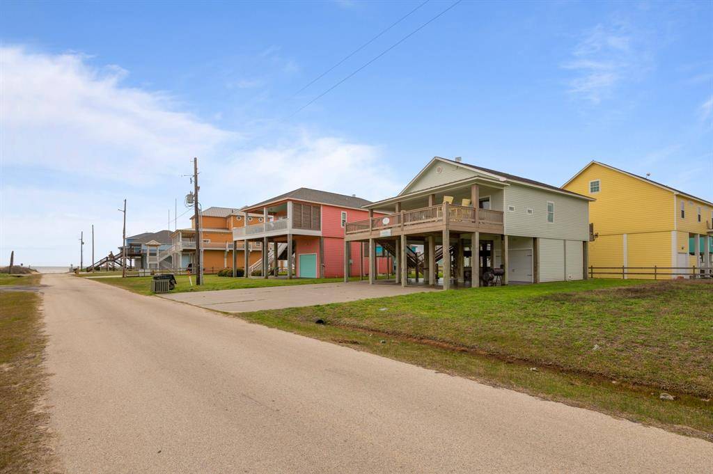 Crystal Beach, TX 77650,811 Westview