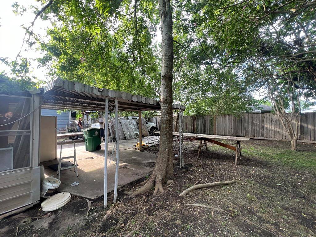 Houston, TX 77021,3525 Dreyfus ST