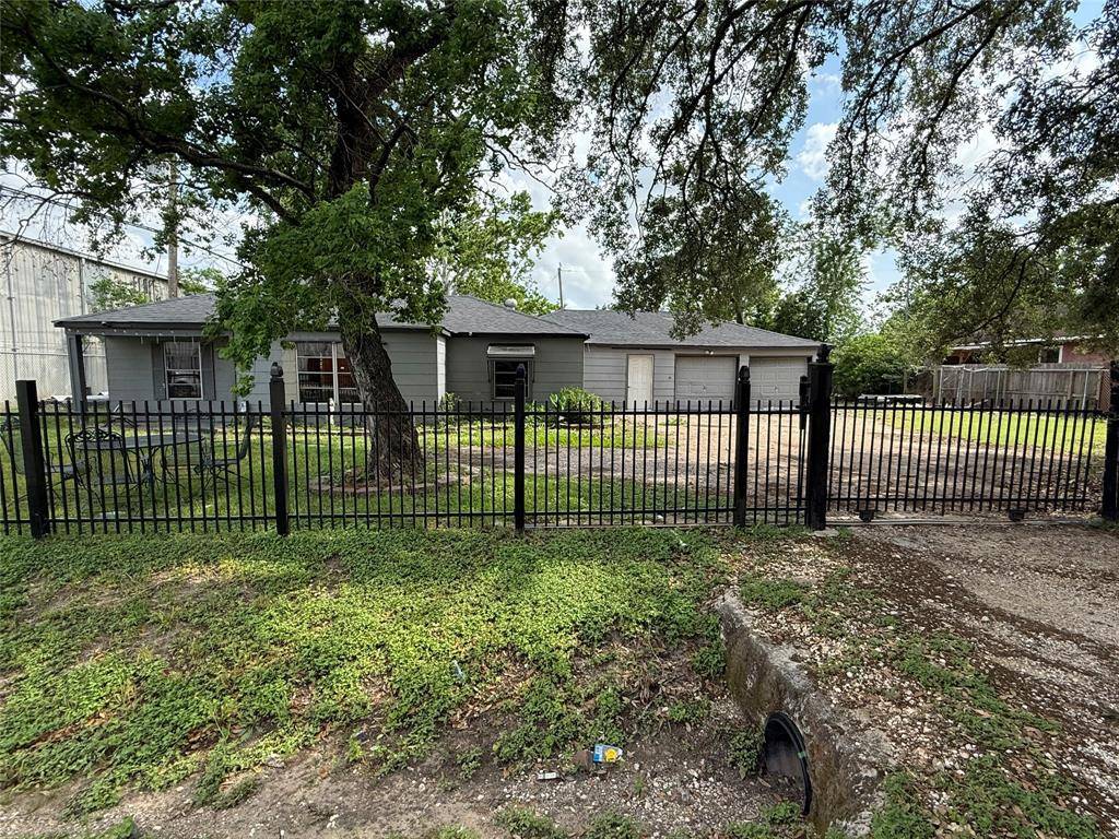 Houston, TX 77041,10211 Tangiers RD