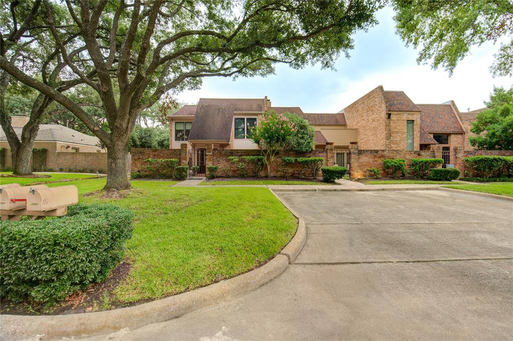 Houston, TX 77079,15698 Barkers Landing RD