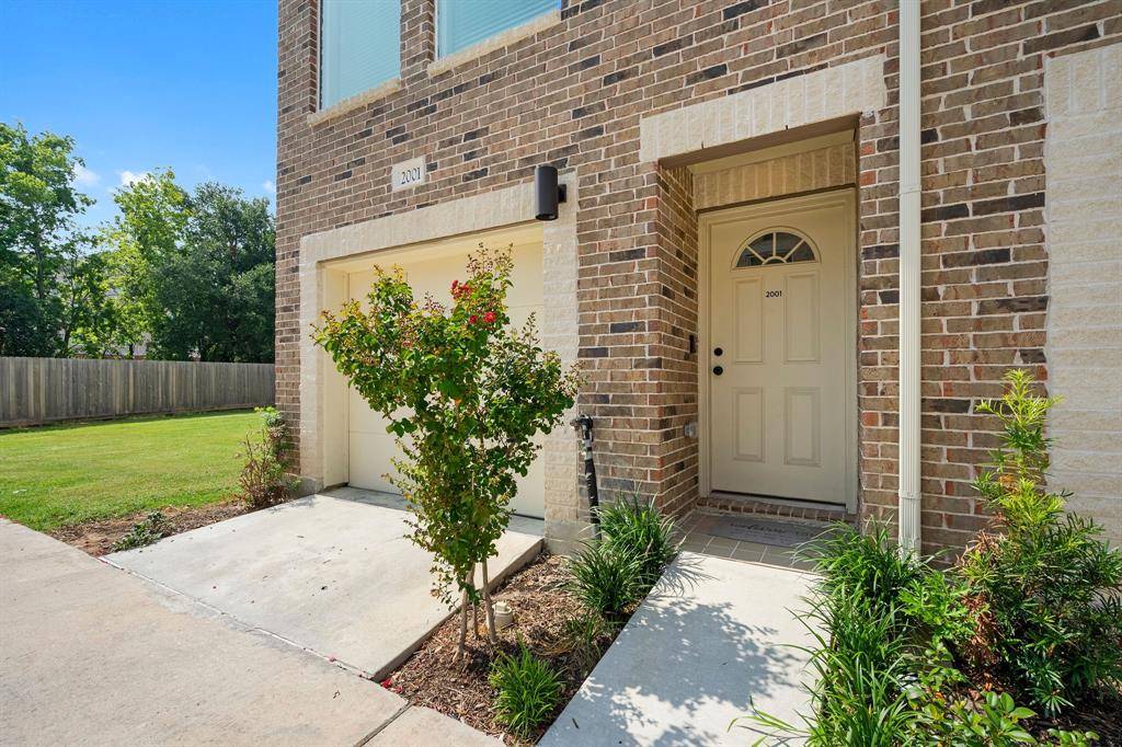 Houston, TX 77061,8705 Bryam #2001