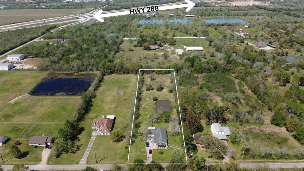 Rosharon, TX 77583,8703 County Road 48