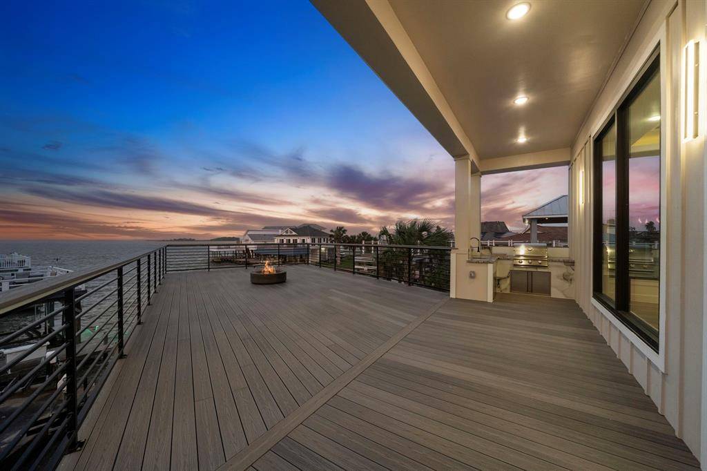 Tiki Island, TX 77554,1303 Oahu DR