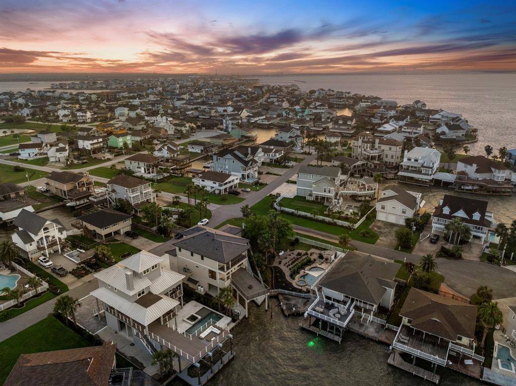 Tiki Island, TX 77554,1303 Oahu DR