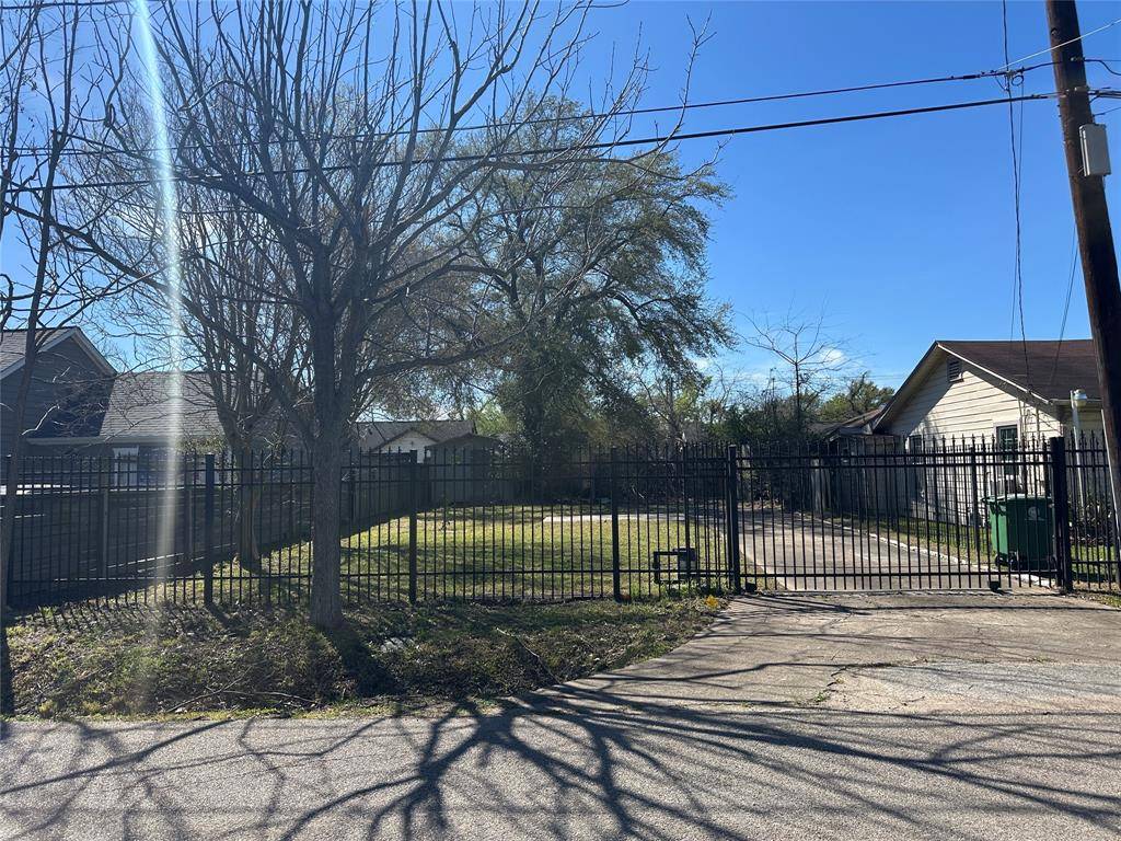Houston, TX 77022,4309 Delhi ST