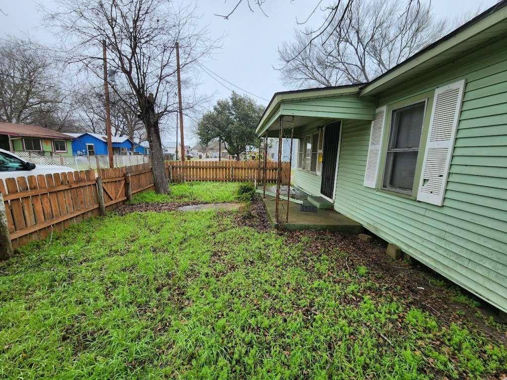 Lockhart, TX 78644,604 Juarez ST