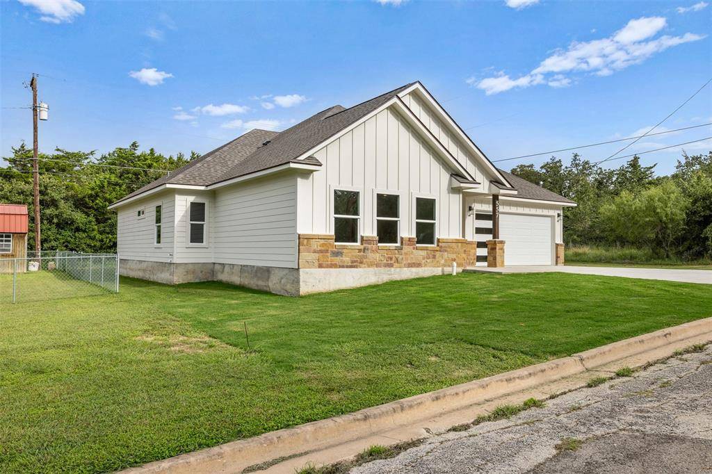 Giddings, TX 78942,557 Rolling Oaks DR