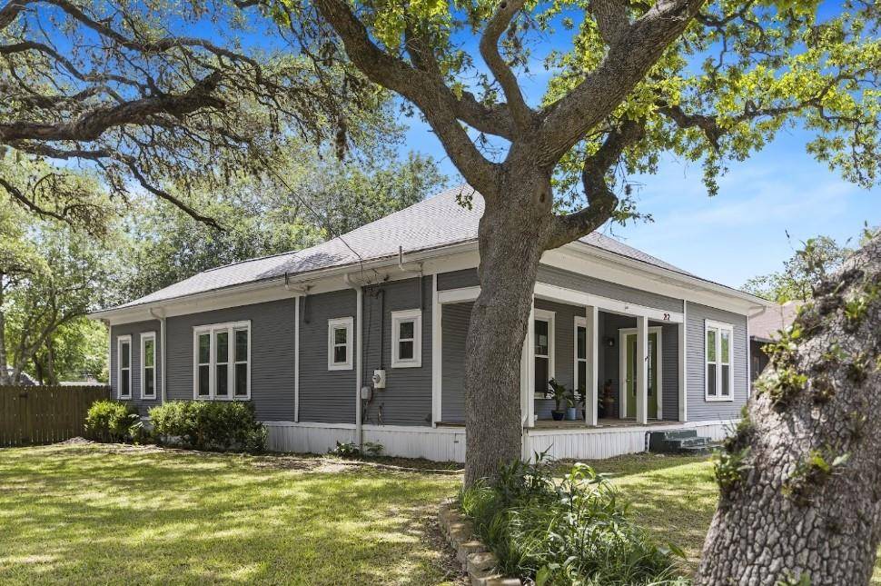 Yoakum, TX 77995,212 Whitfield ST