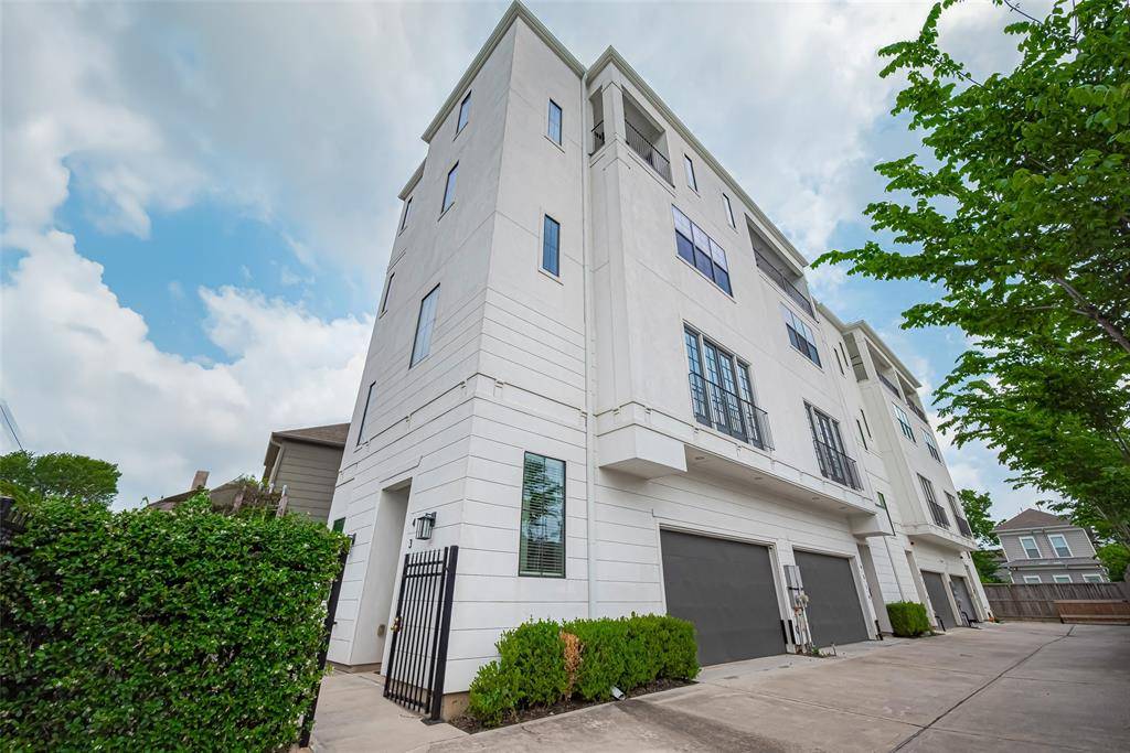 Houston, TX 77007,4318 E Center ST