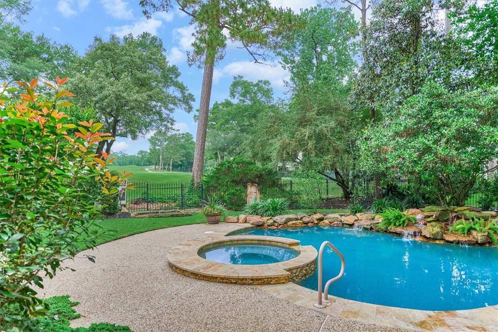 The Woodlands, TX 77381,4 Tangle Brush DR
