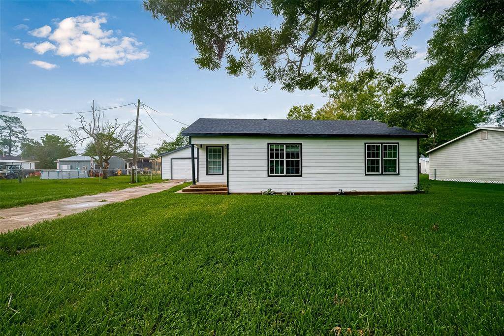 Sweeny, TX 77480,605 Pine ST