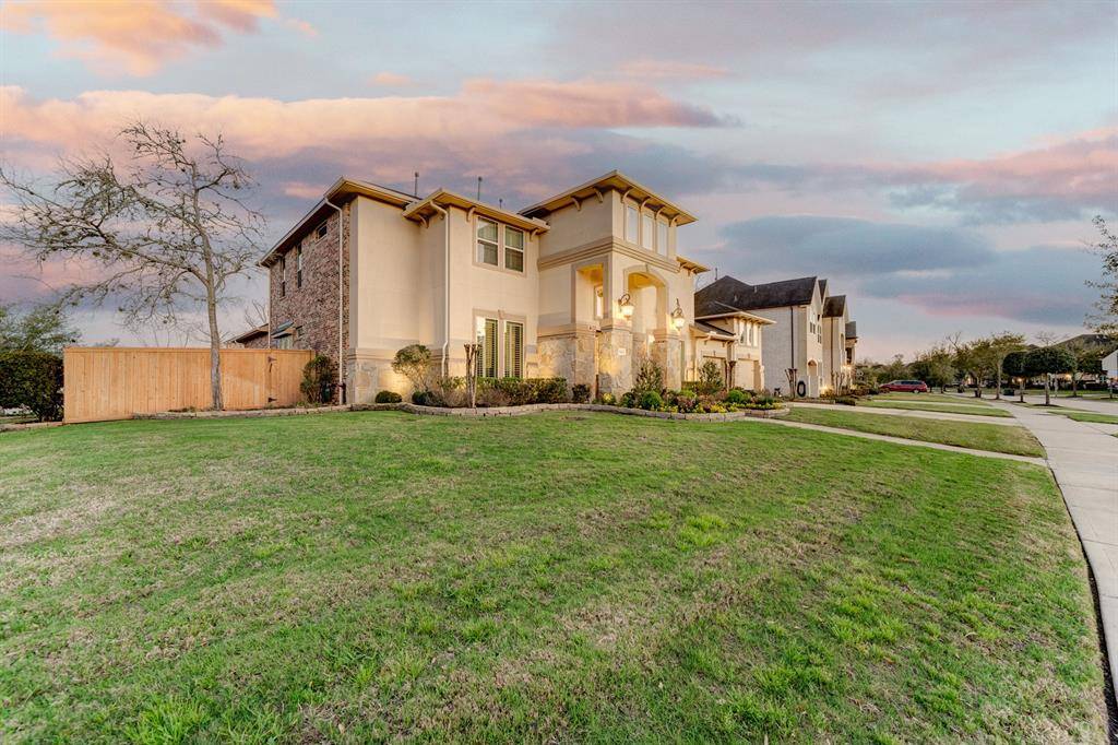 Sugar Land, TX 77479,5303 Sloan Falls CT