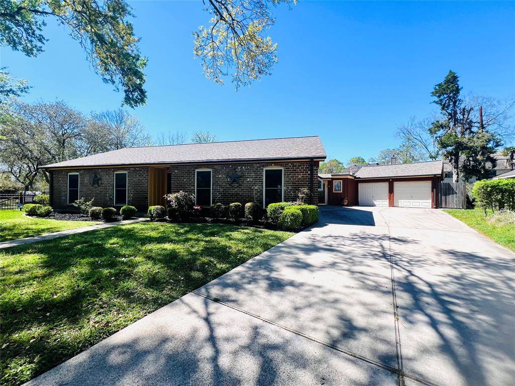 Friendswood, TX 77546,914 Marys CT