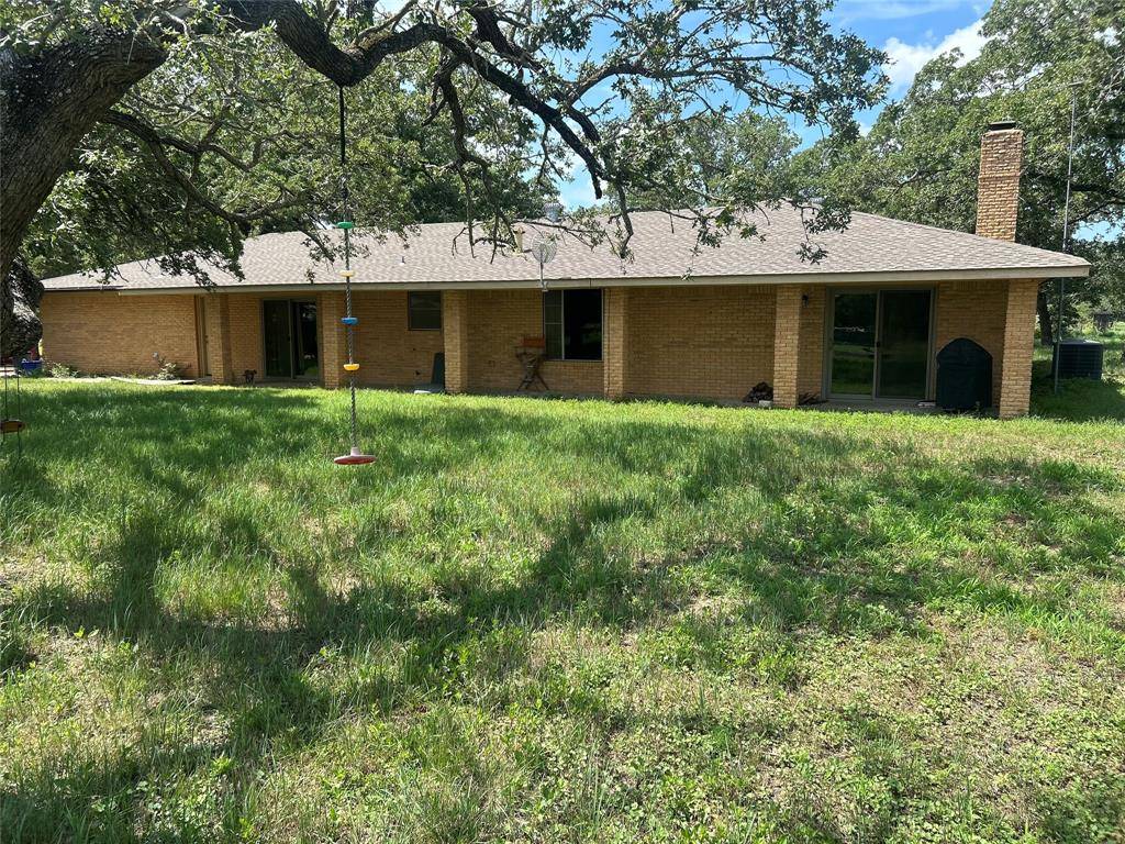 Giddings, TX 78942,1093 County Road 205 RD