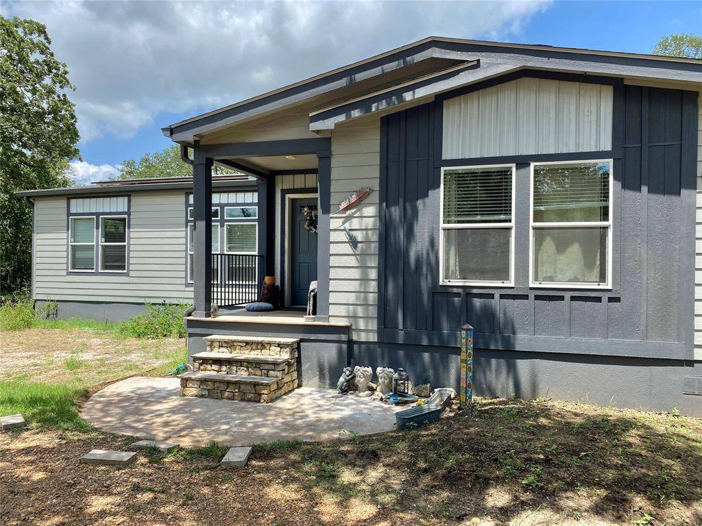 Giddings, TX 78942,1093 County Road 205 RD