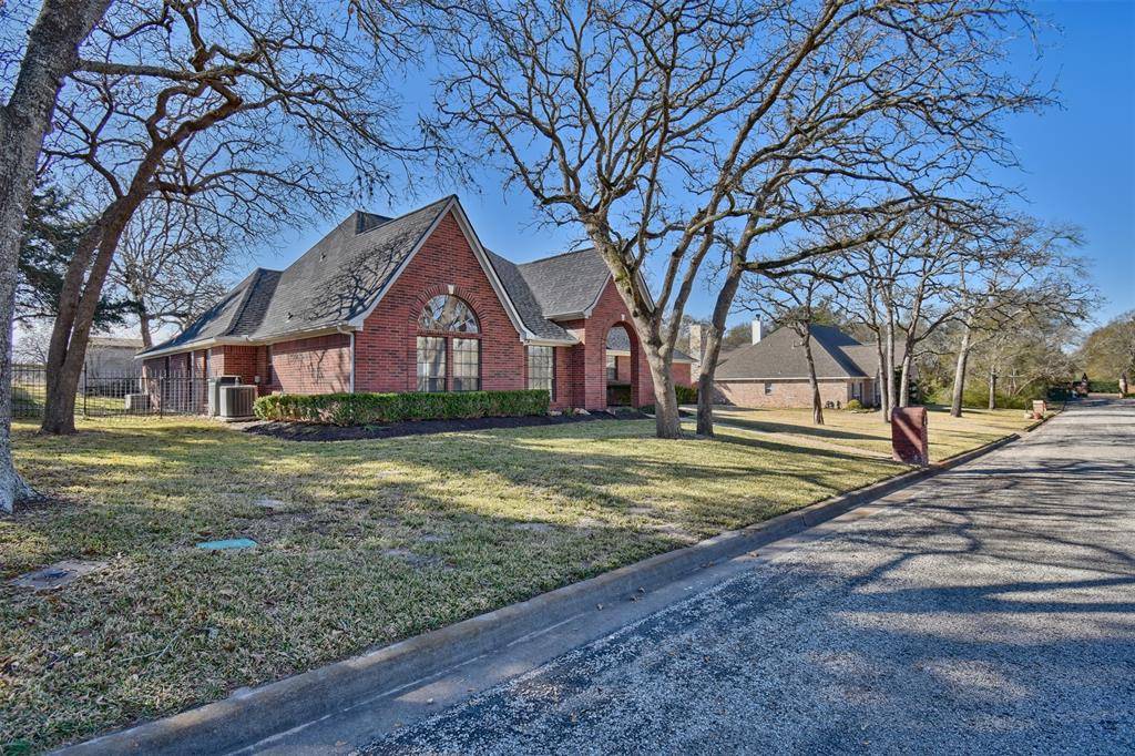 Bellville, TX 77418,227 Briarwood DR