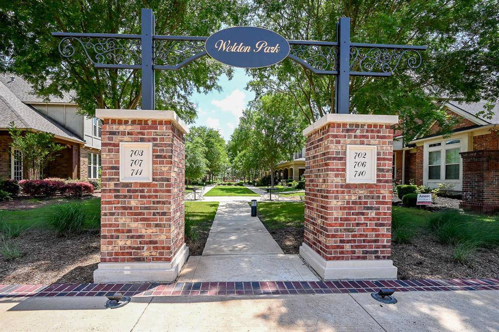 Sugar Land, TX 77479,707 Weldon Park DR