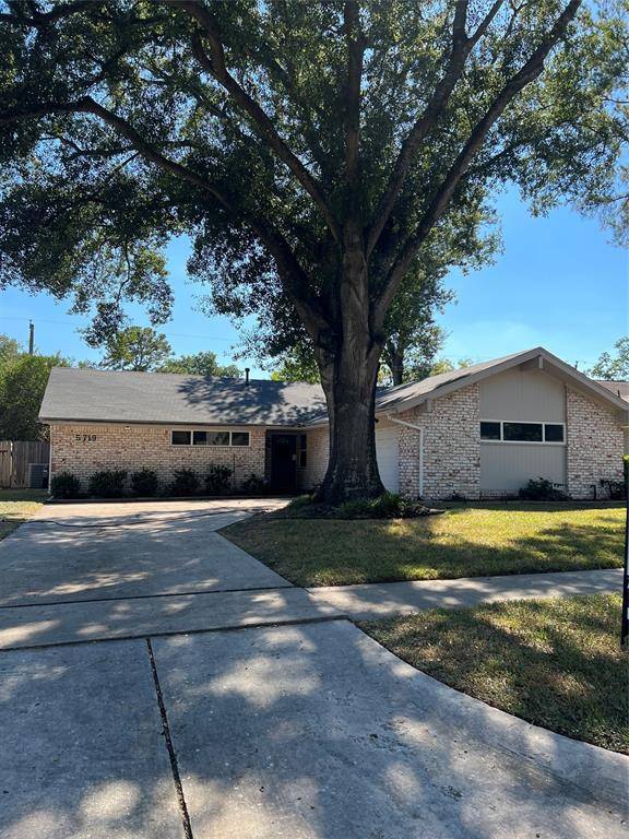 Houston, TX 77092,5719 Viking DR