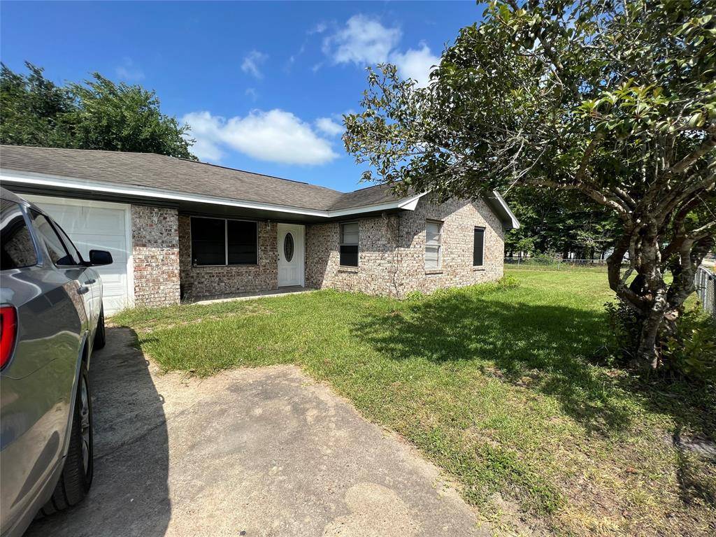 Van Vleck, TX 77482,307 2nd ST